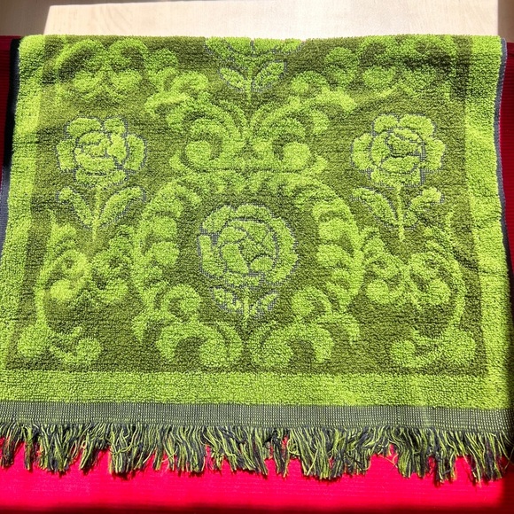 Vintage Green Cotton Bath/Hand Towel with Damask Design by Caldwell - Picture 4 of 5